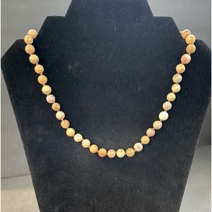 Beautiful earth tone agate necklace 18”.